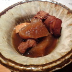 円山 古今 - お通しの大根とタコの煮物