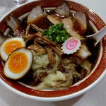 支那そば こてつ - チャーシューワンタンメン1050円+味玉