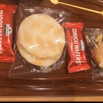 イオンラウンジ - 料理写真:1人1つお菓子を選びます♪