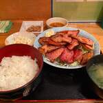 酒処 つがる - 限定のベーコン切り落とし定食（900円）