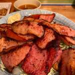 酒処 つがる - 山盛りのベーコンは見た目以上の量です。