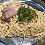 濃厚ラーメン かなや - おまけの端切れチャーシューが嬉しい！