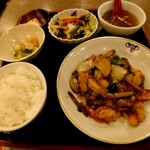 Chuuka Ryouritonkou Ra-Men Suki - 日替わり定食(鶏肉と季節のピリ辛醤油炒め)』(税込み850円)