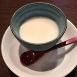 Tonchinkan - 杏仁豆腐　優しい滑らかな食感で美味しい❗️