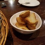 炭屋 - 付け合わせのポテト