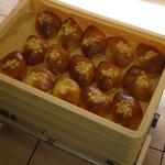 レジ横に箱で積まれています