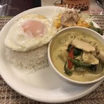 タイ料理専門店　TAI THAI - グリーンカレーランチ+（目玉焼き付き）（980円）