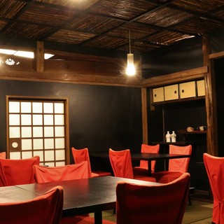 ＜2階大部屋＞
                                          13名様以上での貸切宴会などに最適です☆