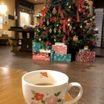 なかや旅館 - ツリーを眺めながらコーヒーを