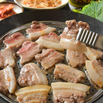 Three pieces of pork (sangyeopsal). Set《Comes with chisha, green onion dressing, garlic》