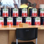 ボーノ - トマト缶が並んでます