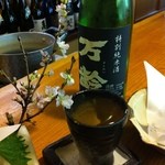 申子 - 特別純米酒万歳♪ 写真用に桜を添えてくれました(^^)