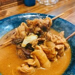 串焼き 巴 - もつ串煮込み    350円