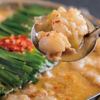 [Hakata Motsu-nabe (Offal hotpot)] Plump Wagyu Beef Offal and Rich Miso Soup