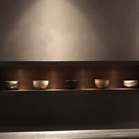 御料理 無窮 - カウンターの前の器