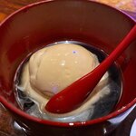 初音鮨 - 黒蜜に自家製のアイスクリーム
