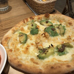 果実園リーベル - ずわいがにとアボカドのピザ