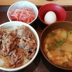 すき家 - 牛丼（並盛）カレーとん汁たまごセット　590円