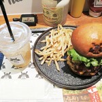 SHOGUN BURGER - ソフトドリンクは３００円(税込)  開店から２日間はサービスでした！