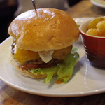 イーストヴィレッジ - チーズバーガー