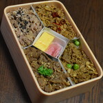 駅弁屋 - 味くらべ牛肉どまん中（１，５００円）２０１９年１１月