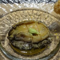 鮨 いつみ - ②鮑の肝ソース 赤シャリリゾット風