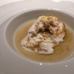 レ セゾン - 毛ガニの肉は甘い。蟹味噌はどうするのだろうか。