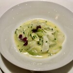 レ セゾン - ポロ葱を蒸して作った一皿は、