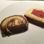 レ セゾン - bûche de Noël と冷たいピスタチオクリーム(芯にフランボアーズ)のケーキを選ぶ