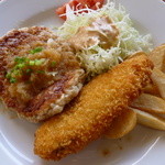 デニーズ - 日替わりランチ「チキンハンバーグおろしポン酢と白身魚フライ」￥６８０