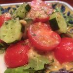 興 - 「塩麹ドレッシングのトマトサラダ」：塩麹のこっくりとした旨み！にんにくの香ばしい香りとコク♪