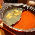 札幌つけしゃぶ 別邸 - ・あさり出汁、辛しゃぶスープ
