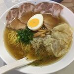 再来軒 - チャーシューワンタン麺(しょうゆ味)