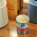 築地銀だこハイボール酒場 - 料理写真:たこ焼きに七味って合うのかな？