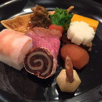 花外楼 - 八寸
厚焼卵、海老蕪寿司、干し柿黄身寿司、河豚皮煮凝り、菜の花サーモン、合鴨真空煮、姫慈姑  雪輪長芋、栗田舎煮、松前漬