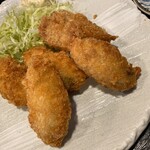 Sushi Wa Shoku Dokoro Sasuyotei - カキフライ定食のカキフライ。
                        大ぶりで柔らかい。