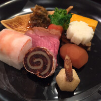花外楼 大坂城店 - 八寸
                厚焼卵、海老蕪寿司、干し柿黄身寿司、河豚皮煮凝り、菜の花サーモン、合鴨真空煮、姫慈姑  雪輪長芋、栗田舎煮、松前漬