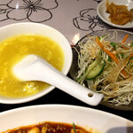 香港点心楼 - スープ&サラダ