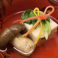 京懐石 吉泉 - 椀物〜蟹しんじょうと大黒シメジの存在感が際立つ上品な椀物。京都らしい繊細な出汁は蕪にも染みて美味い。
