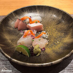 丸新 - 真子鰈､沖鰡､天上鰤 八の身､鰆 焼霜､墨烏賊の造り