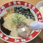 ラーメンショップ - 料理写真:塩ラーメン？に見えませんが、塩ラーメンでした