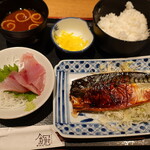Uokan - 鯖の天然塩焼き(850円)鰤の刺身付き