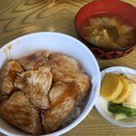 山彦 - 料理写真:肉丼とみそ汁