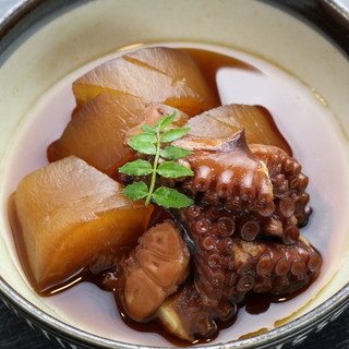 The ``stewed Simmered dish'' that you must order is tender. The more you bite, the more flavorful it becomes.