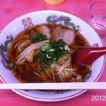 栄華園 - 2012.3.26(月)16時15分訪問 ラーメン400円4点d(^_^o)