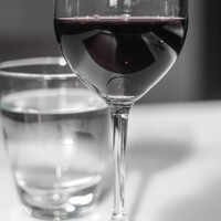 リストランテレナータ - 高脚盞（びいどろのうつは）に"紅葡萄酒（あかきえびかづらのさけ）"
