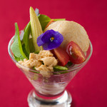 RiviEra - 新鮮野菜にポタージュのジュレと野菜のムースを添えた新感覚のサラダ「サラダパルフェ」