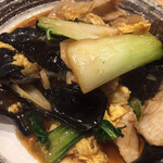 かつぎや - 豚肉と木耳の玉子炒めには青梗菜がたっぷり入っています　オイスターソースが全体を上品にまとめてくれます