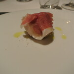 リストランテ カノフィーロ - 札幌黄のオーヴン焼きとパルマ産生ハム