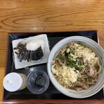 かざしうどん - 温肉ぶっかけうどん小・おにぎり